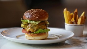 Hotel Rp10 Juta Semalam Jual Burger Koki Michelin Rp200 Ribu