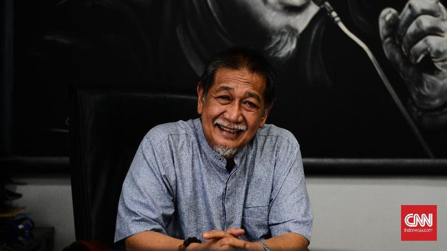 Sinetron Lorong Waktu lahir dari ide kreatif seorang Deddy Mizwar. Berikut bincang-bincang CNNIndonesia.com dengan pemeran Pak Haji Husin ini.