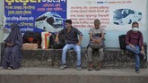 FOTO: Kembara Warga Bangladesh Hindari Lockdown Negara Puluhan ribu warga berbondong-bondong keluar dari Dhaka sebelum pemerintah Bangladesh menerapkan aturan lockdown nasional pada pekan ini.