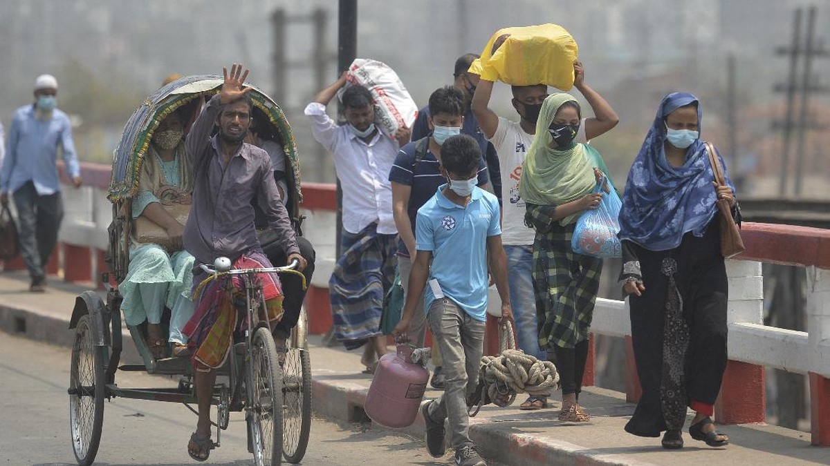 FOTO: Kembara Warga Bangladesh Hindari Lockdown Negara