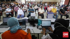 Kemenkes Wanti-wanti KLB di Tengah Prediksi Gelombang 3 Covid