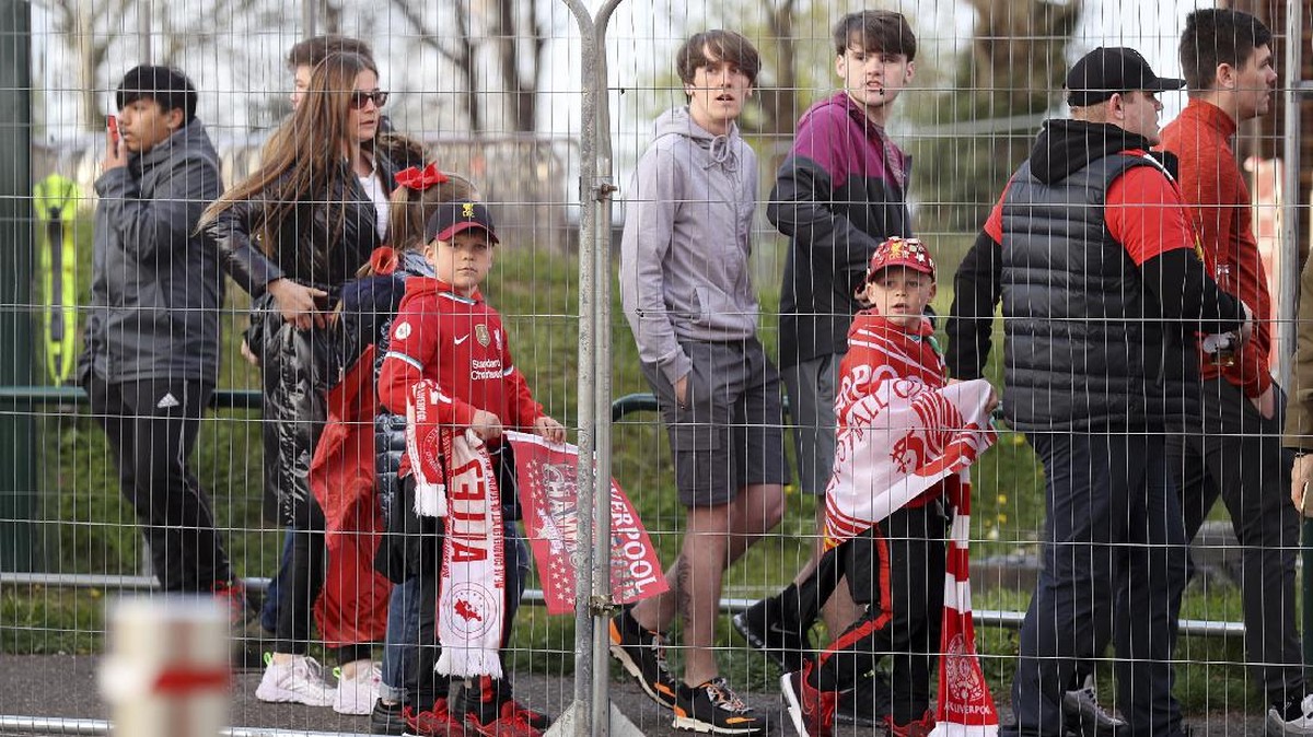 FOTO: Suporter Liverpool Rusak Bus Real Madrid