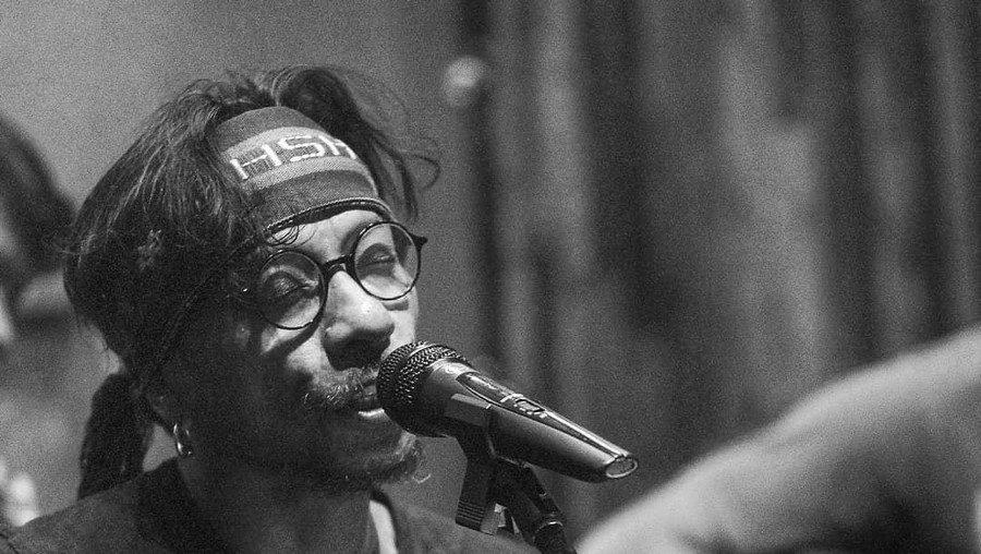 Kabar tak menyenangkan datang dari band Boomerang, vokalis band mereka Hubert Henry tak sadarkan diri di rumah sakit. Inilah potret sang vokalis!
