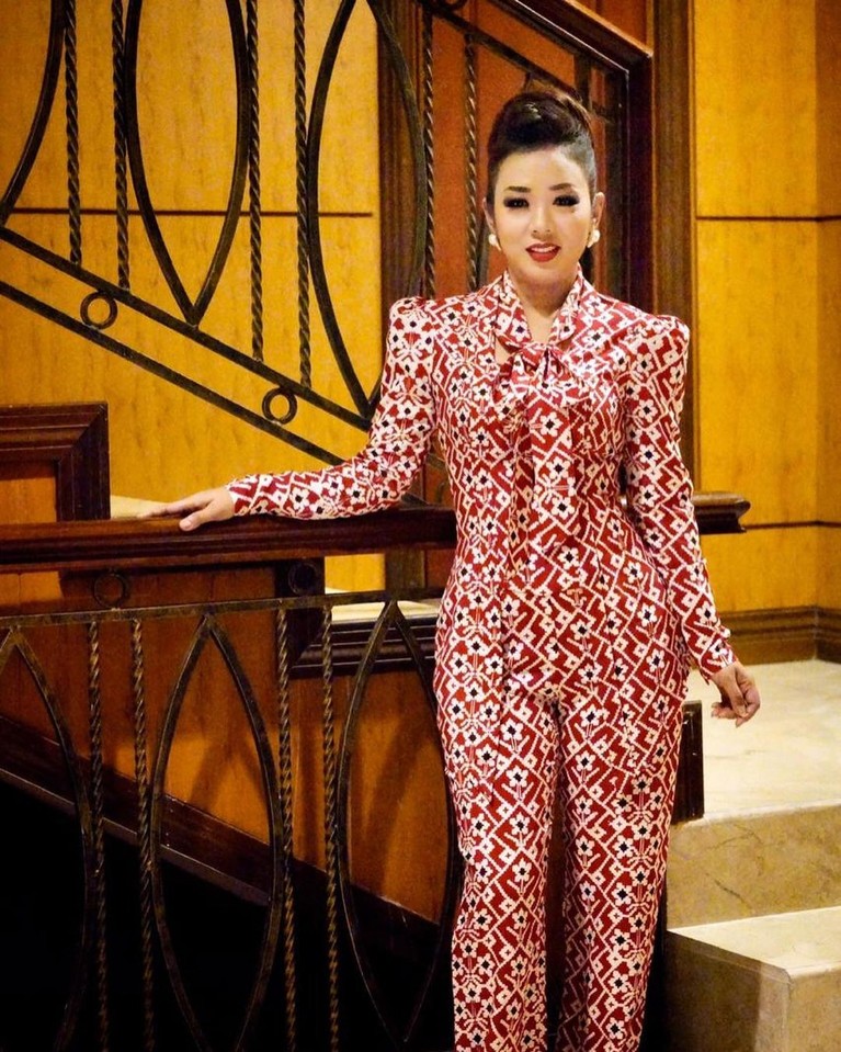 Kecantikan Soimah Cewek Idola Para Sopir Wajah cantik Soimah terpampang di bak truk. Yuk kita tengok kecantikannya!