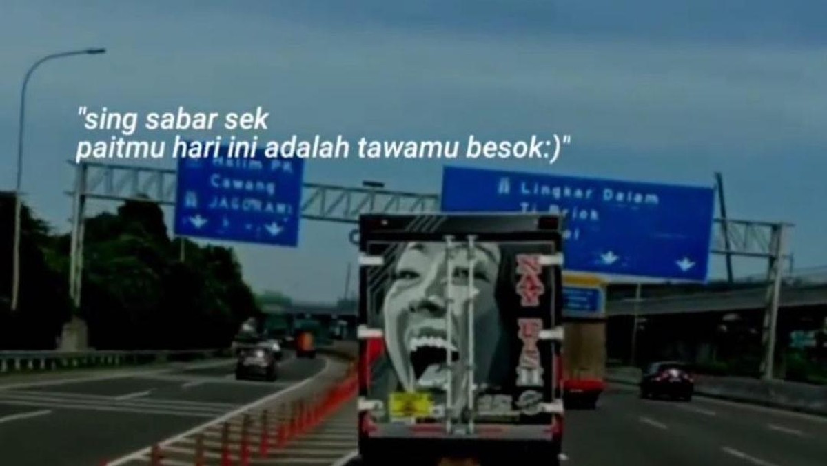 Wajah Soimah terpampang di truk&period; Yuk tengok kecantikannya&excl;