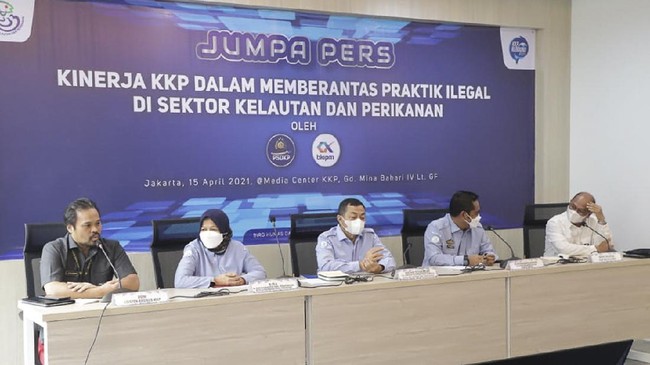 KKP menunjukkan ketegasan dan tak kenal kompromi terhadap praktik ilegal di sektor kelautan dan perikanan yang terjadi di wilayah perairan Indonesia.