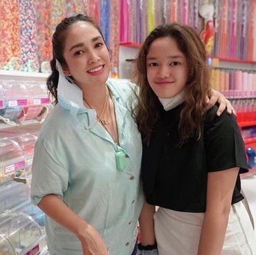 Curhat Ussy Sulistiawaty Saat Putrinya Tak Mau Diajak Foto