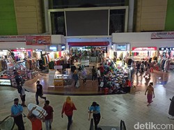 Ngaku Nggak Takut COVID, Pedagang di Pasar Tanah Abang Tak Bermasker