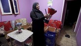 FOTO: Tabuh Gendang Hajjah Dalal Bangunkan Sahur Warga Seorang nenek di Mesir, Hajjah Dalal, menjalani tugas sebagai mesaharati, seorang relawan yang membangunkan umat Muslim untuk sahur menggunakan gendang.