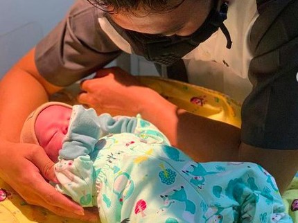 Zaskia Sungkar Beri Selamat untuk Rizki DA, Netizen Sebut Nama Bayi Keduanya Mirip