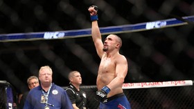 Whittaker vs Gastelum Aman Meski Petarung Lain Covid-19