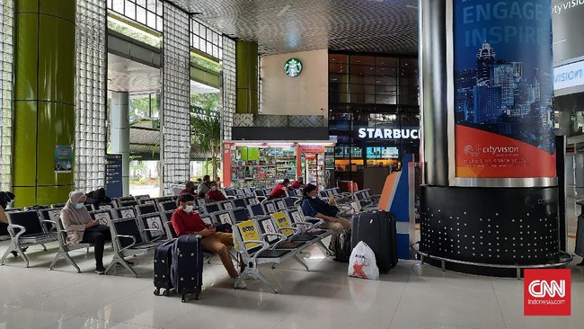 Sejumlah warga memilih pulang ke kampung halaman sebelum mudik dilarang pemerintah 6-17 Mei 2021.