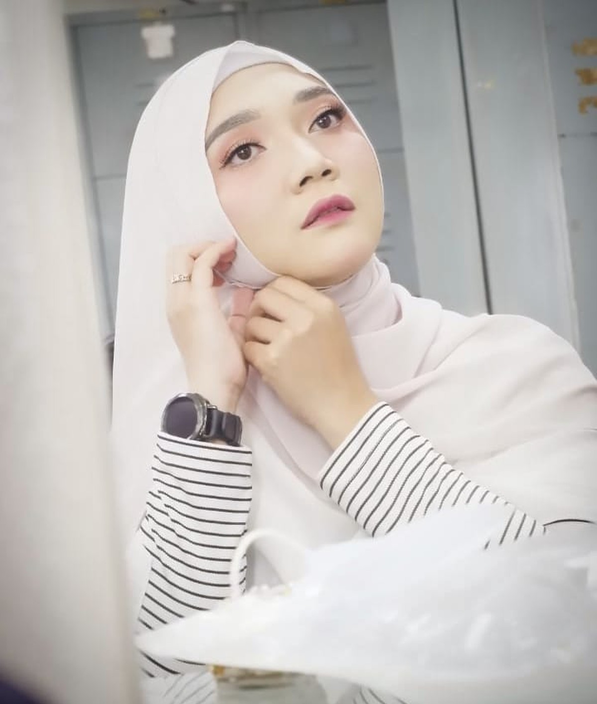 Telah lama vakum kini Sulis kembali tenar&period; Yuk kita simak penampilan Sulis yang semakin cantik&excl;