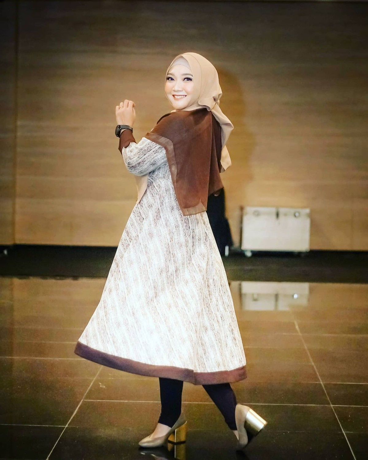 Telah lama vakum kini Sulis kembali tenar&period; Yuk kita simak penampilan Sulis yang semakin cantik&excl;