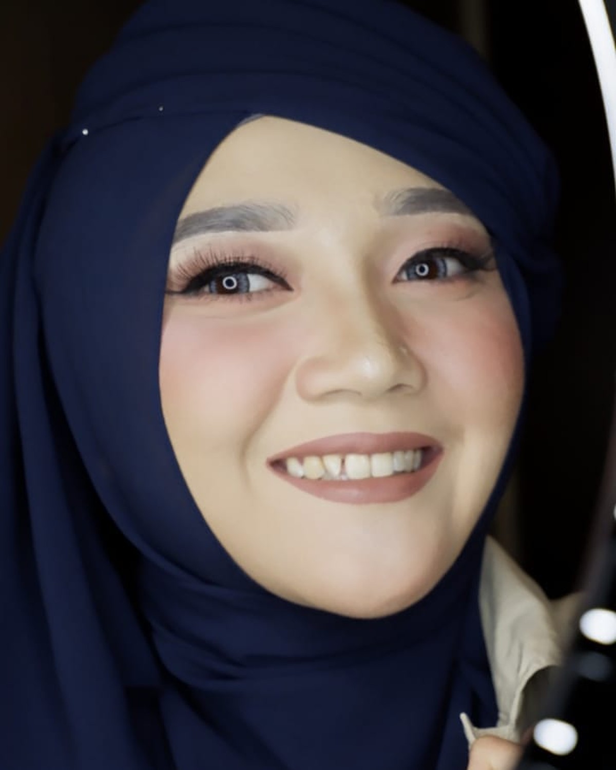 Telah lama vakum kini Sulis kembali tenar&period; Yuk kita simak penampilan Sulis yang semakin cantik&excl;