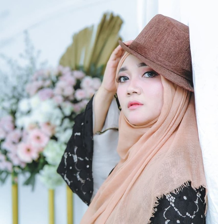Telah lama vakum kini Sulis kembali tenar. Yuk kita simak penampilan Sulis yang semakin cantik!