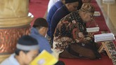 FOTO: Tekun Tadarus Al-Quran di Bulan Ramadan Bulan Ramadan menjadi momen untuk memperbanyak amalan, termasuk ketekunan menjalani tadarus Al-Qur'an.