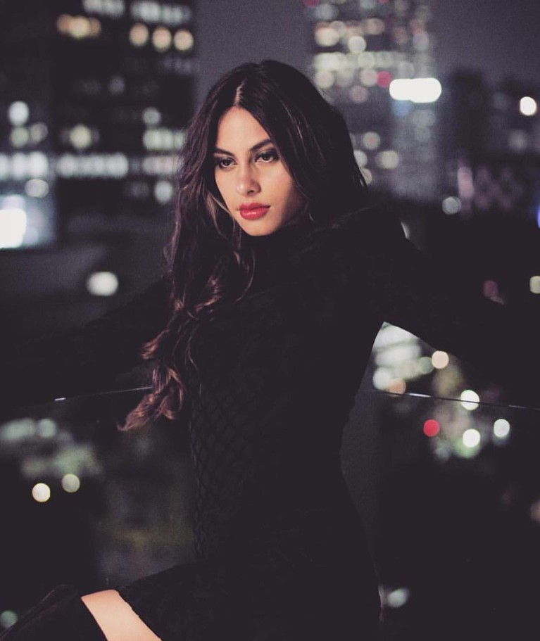 Valerie Thomas Valerie Thomas ditaksir oleh Herjunot Ali. Yuk Intip pesona Valerie!