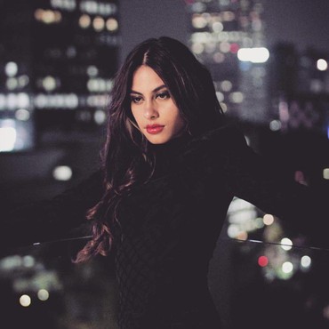 Valerie Thomas Akui Tak Pernah Pakai Bra, Ikuti Jejak Sang Ibunda