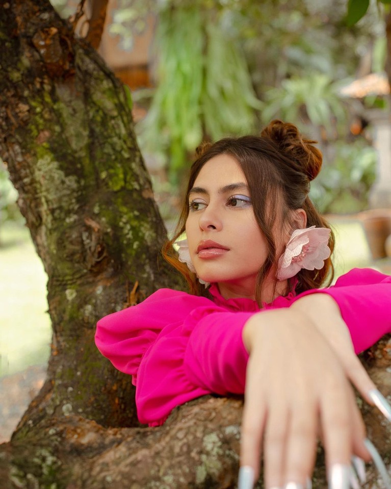 Valerie Thomas ditaksir oleh Herjunot Ali. Yuk Intip pesona Valerie!