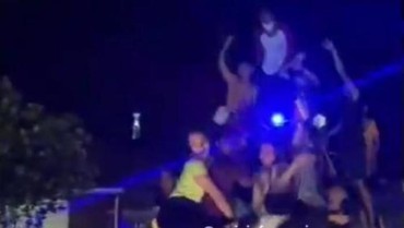img-title Aksi Anak Muda Joget Erotis Saat Bangunkan Sahur Dikecam MUI