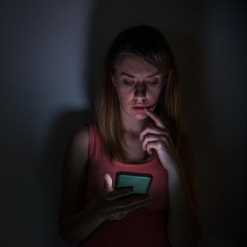 img-title Waspada! Inilah Tanda Kamu Alami WhatsApp Anxiety Akibat Kerja Berlebihan