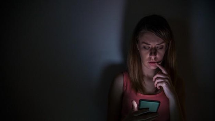 Waspada! Inilah Tanda Kamu Alami WhatsApp Anxiety Akibat Kerja Berlebihan