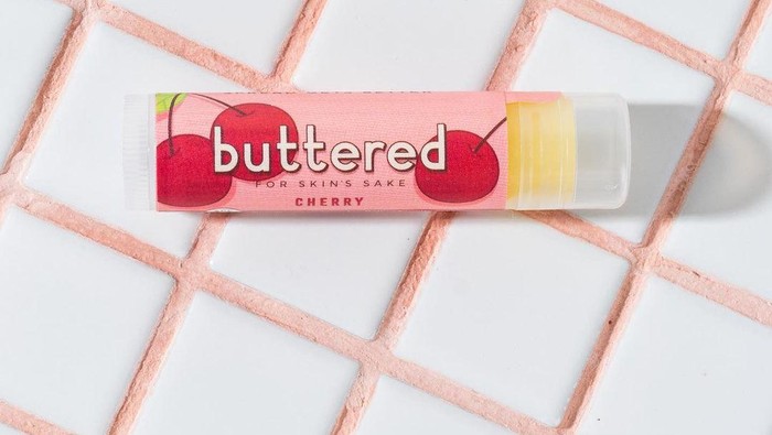 4 Pelembap Bibir Paling Manjur untuk Bibir Kering Selama Puasa