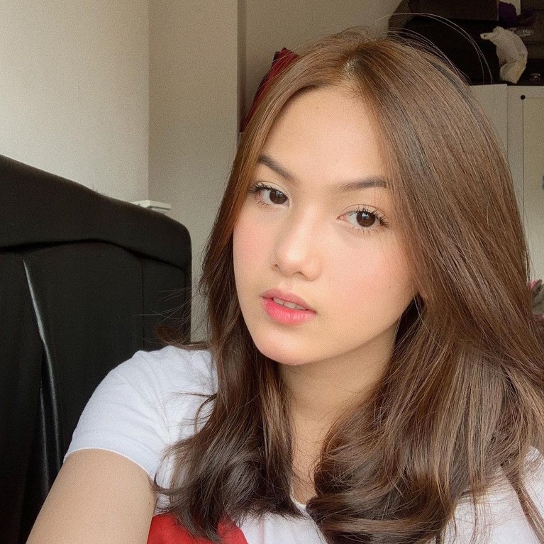 Aisyah Aqilah Dikabarkan tengah dekat dengan Jeff Smith yang sedang terseret narkoba, Aisyah Aqilah diburu oleh netizen. Yuk kita intip potret Aisyah Aqilah!