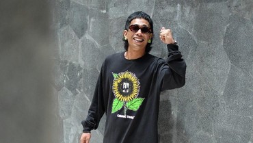 Lirik Lagu Hitam Putih - Fourtwnty