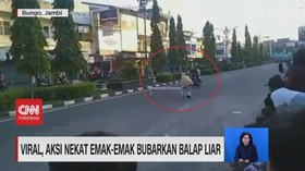 VIDEO: Viral, Aksi Nekat Emak-Emak Bubarkan Balap Liar