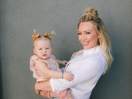 Curhat Hillary Duff Kenang Masa Menyusui, Menyesal Dulu Terlalu Perfeksionis