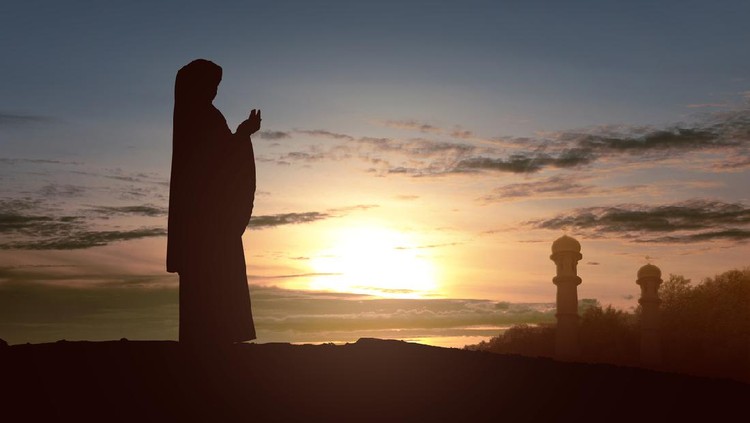 Ilustrasi wanita muslim Arab woman with veil against orange yellow sky
