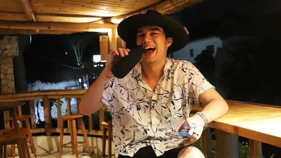 Keseruan Jeff Smith saat Makan Bareng Teman-temannya