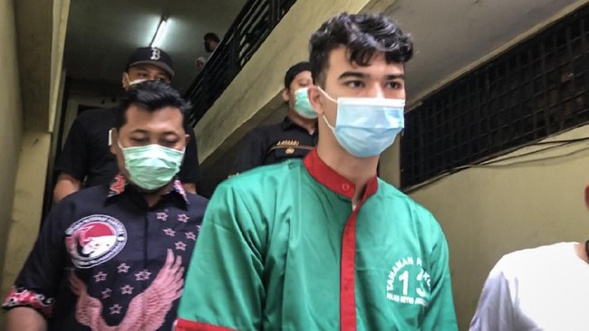 Polisi membenarkan bahwa pesinetron berinisial JS yang ditangkap, Rabu (8/12), adalah Jeff Smith.