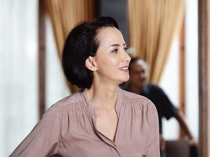 7 Foto Karina Suwandi, Pemain Warkop DKI yang Tetap Cantik & Awet Muda
