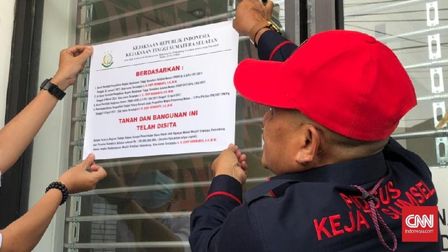 Penyidik Kejati Sumsel menyita tujuh unit ruko milik Ketum Panitia Pembangunan Masjid Sriwijaya yang sebelumnya jabat Kadis PUCK di masa gubernur Alex Noerdin.