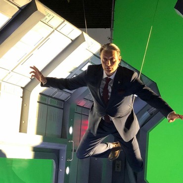 Gabung 'Indiana Jones 5', Mads Mikkelsen Jadi Lawan Main Harrison Ford