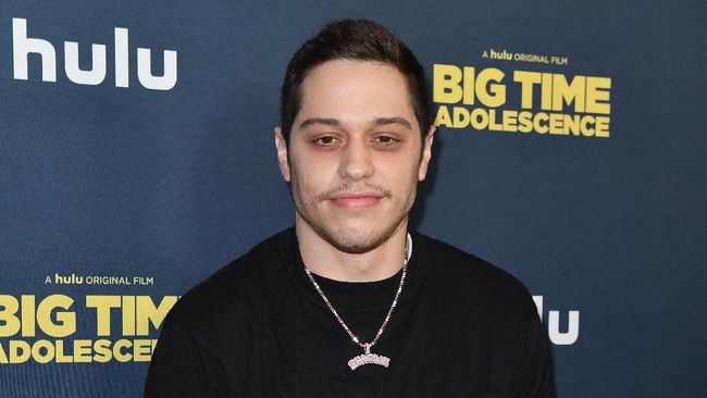 Pete Davidson merayakan ulang tahun ke-28 bersama Kim Kardashian.