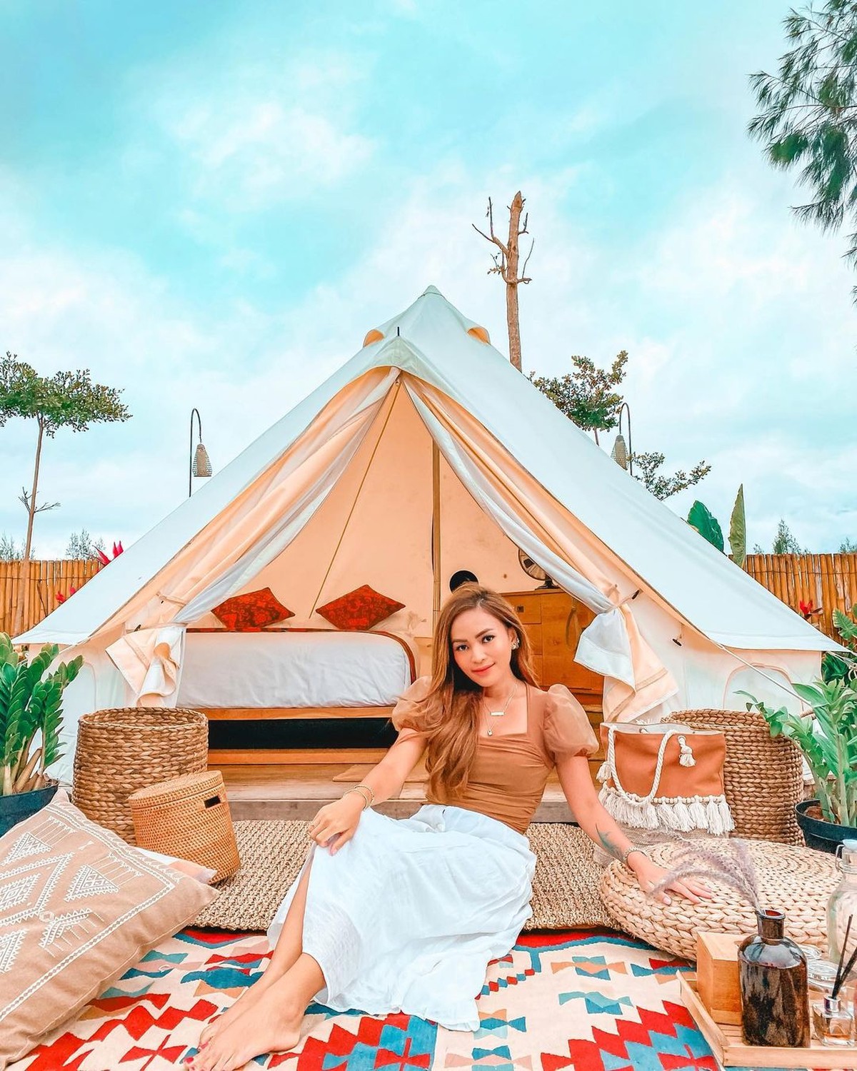 Beberapa waktu lalu Rachel Goddard curhat pilu putuskan angkat rahim karena menderita kista&period; Berikut inilah sosok Rachel Goddard&excl;