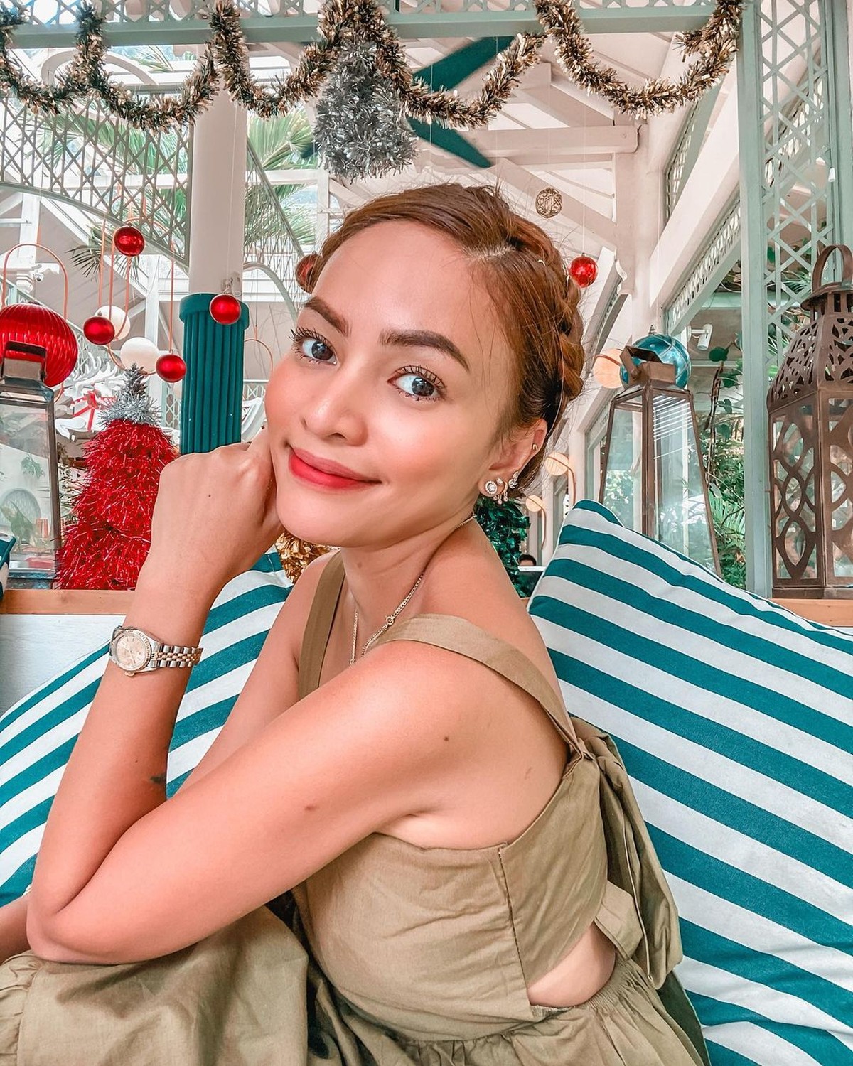 Beberapa waktu lalu Rachel Goddard curhat pilu putuskan angkat rahim karena menderita kista&period; Berikut inilah sosok Rachel Goddard&excl;