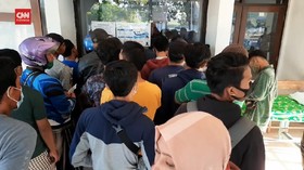 VIDEO: Tak Hiraukan Prokes, Pemudik Antre Beli Tiket