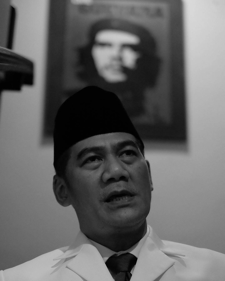 Bebas dari penjara untuk kedua kalinya, Tio Pakusadewo hijrah untuk kedua kalinya. Berikut ini potret Tio Pakusadewo!