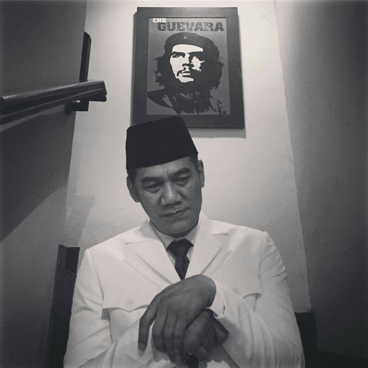 Bebas dari penjara untuk kedua kalinya&comma; Tio Pakusadewo hijrah untuk kedua kalinya&period; Berikut ini potret Tio Pakusadewo&excl;