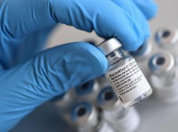 CEO Pfizer Optimis Vaksinnya Kendalikan COVID-19 di India