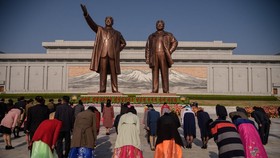 Satu Dekade Kim Jong-il Wafat, Warga Korut Tak Boleh Tertawa 11 Hari