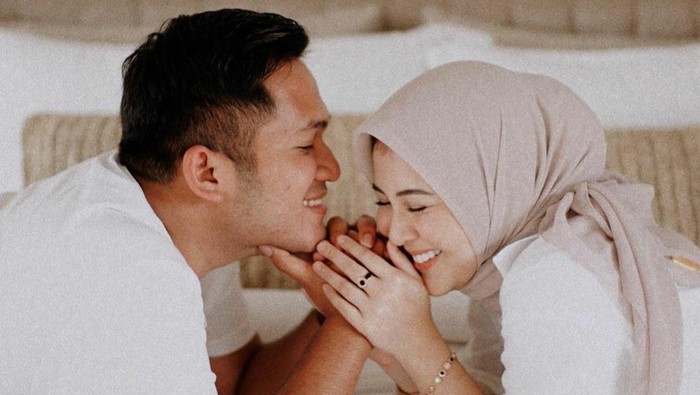 6 Artis Cantik yang Putuskan Jadi Istri di Usia Muda, Ada yang Menikah Umur 16 Tahun! 6 Artis Cantik yang Putuskan Jadi Istri di Usia Muda, Ada yang Menikah Umur 16 Tahun!