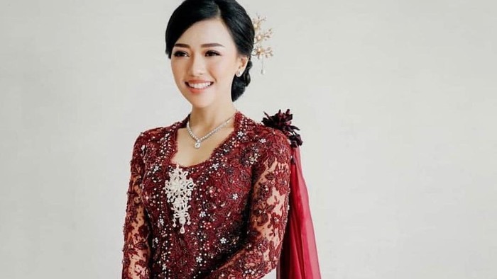 6 Warna Kebaya yang Bikin Kulit Kelihatan Glowing