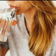 Agar Kebutuhan Cairan Tubuh Terpenuhi, Ini Trik Minum Air Putih di Bulan Ramadan