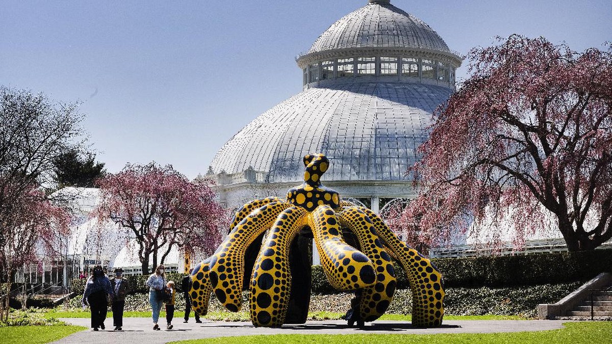 FOTO: Pameran Seni Ala Yayoi Kusama di Taman New York
